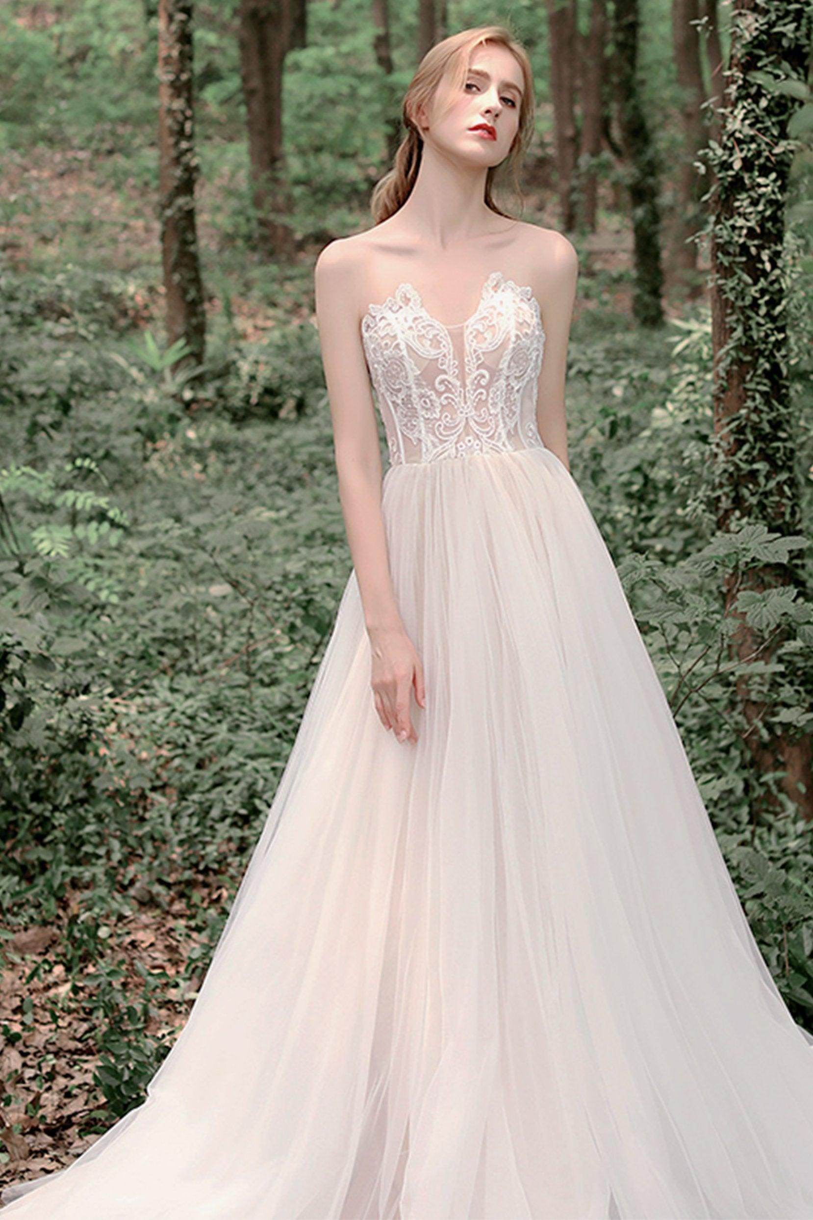 A-Line Sweep-Brush Train Lace Tulle Wedding Dress CW2749 - COCOMELODY